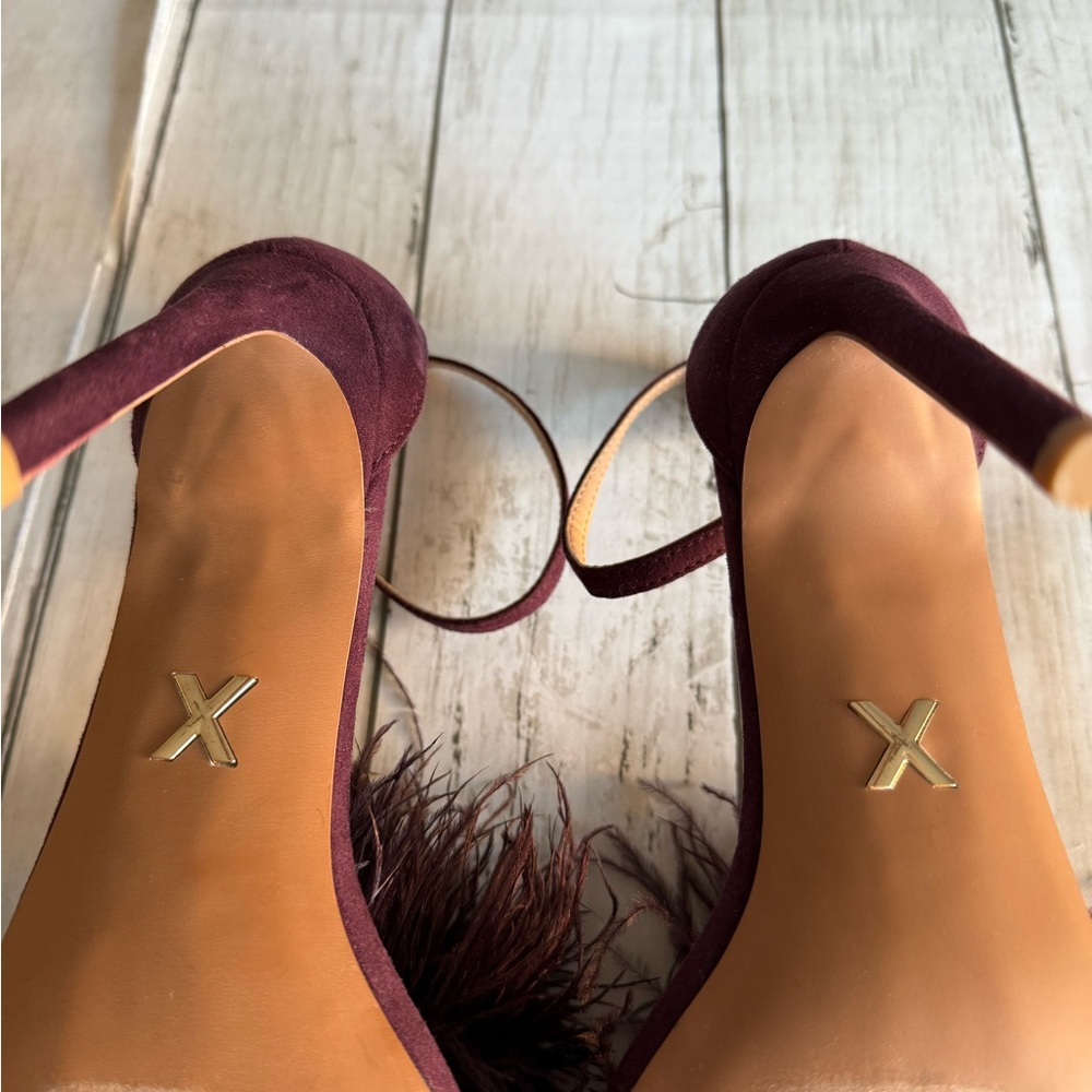 Wine Express Feathered Heels - Picture 5 of 5